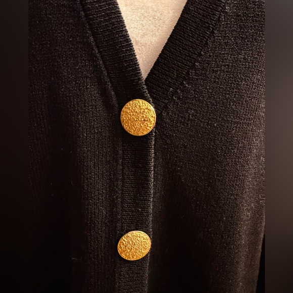 VTG Black Deep V Knit Slouchy Cardigan – Gold Embossed Buttons & Shoulder Pads - Picture 16 of 16